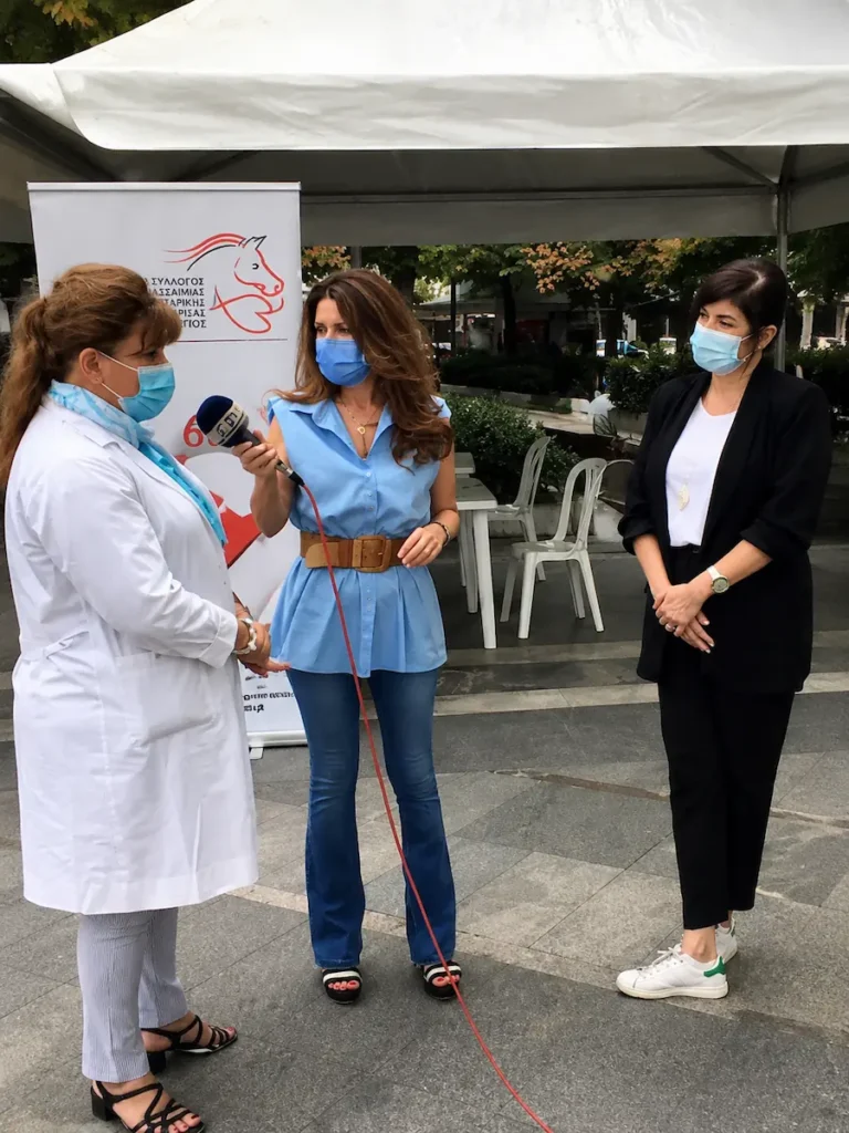 Στιγμιότυπο από την εθελοντική αιμοδοσία στην Κεντρική Πλατεία Λάρισας με μήνυμα Κάλεσμα για ζωή